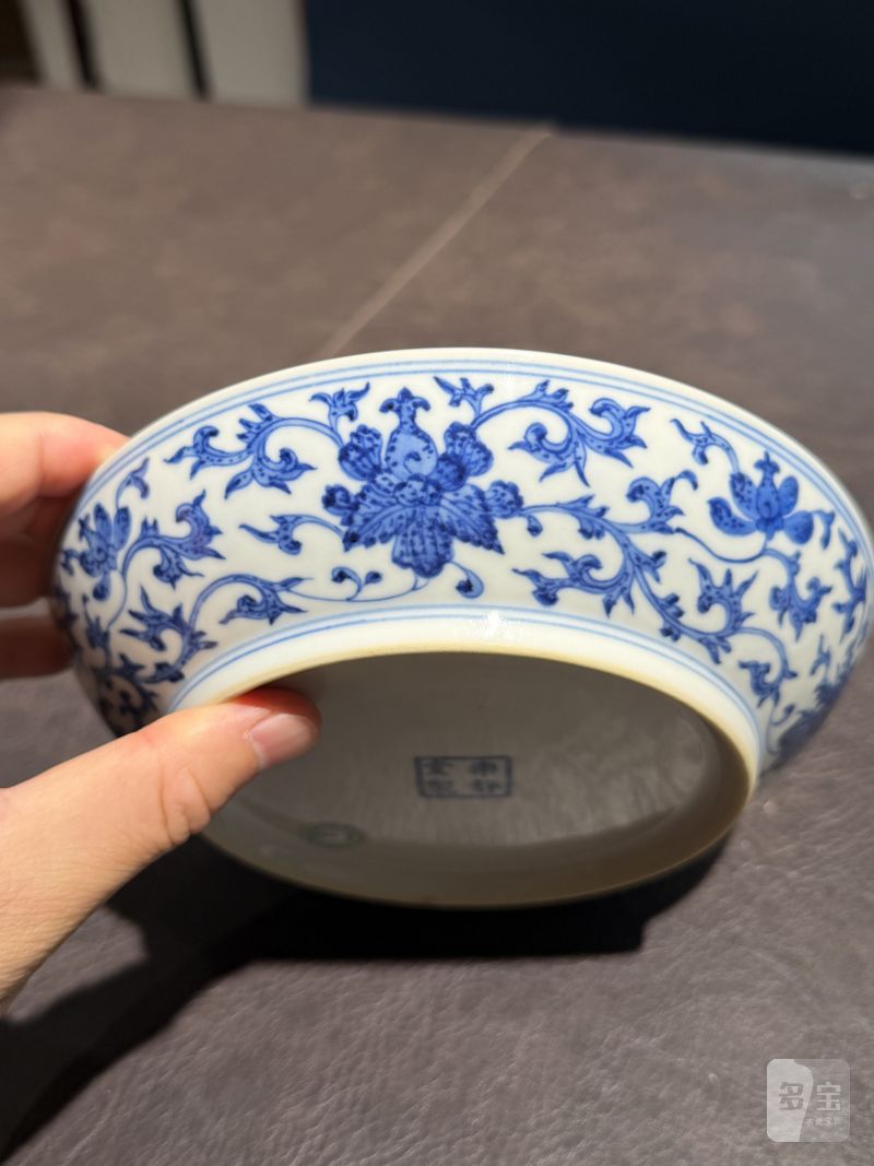 清乾隆 青花“乐静堂制”洋花纹盘 - 图11